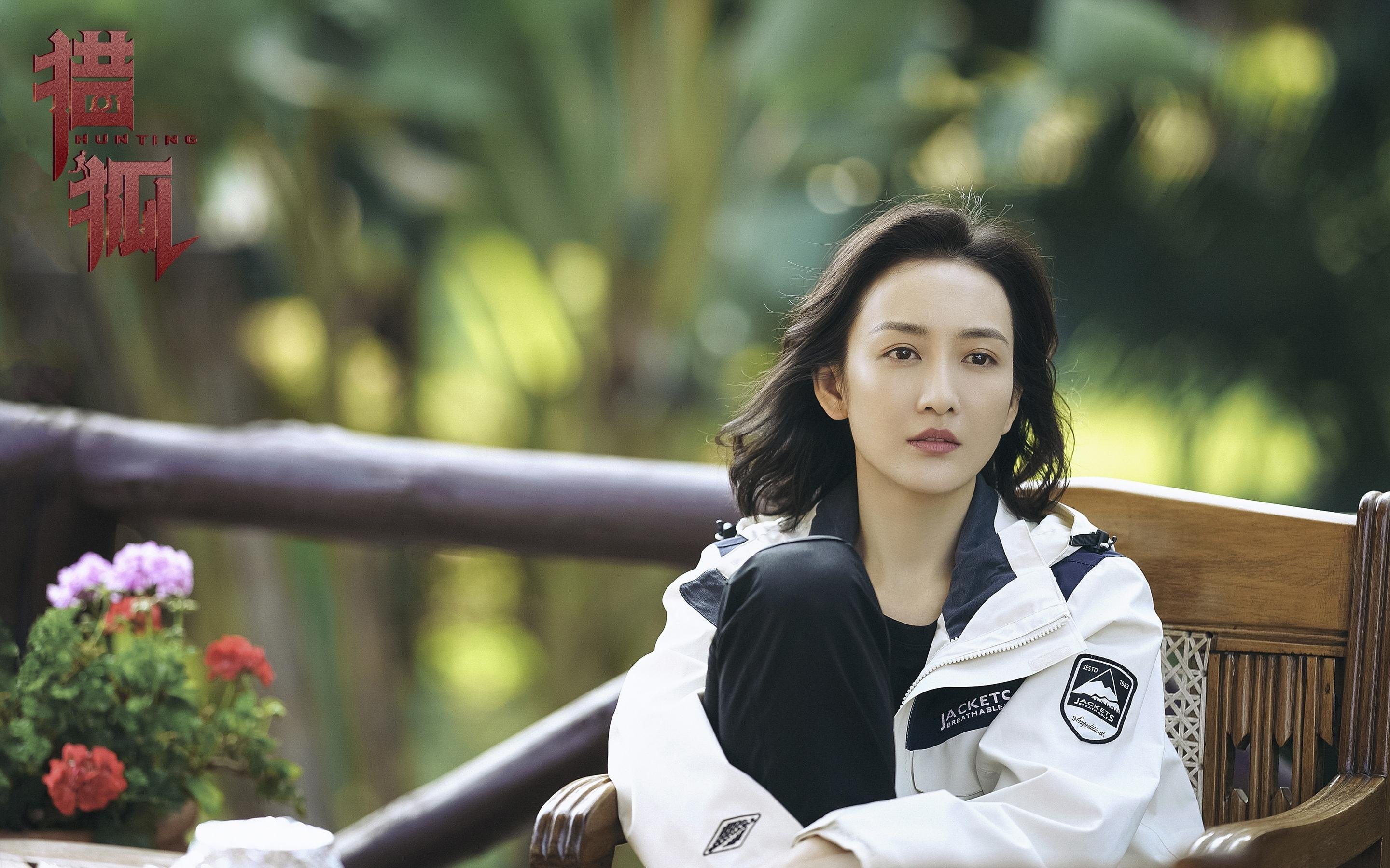 明星球员球场对决，篮球赛事引爆全场热情，明星 篮球
